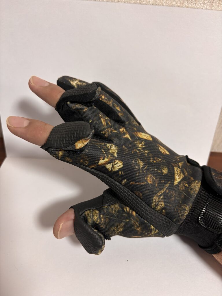 フィッシンググローブ 手の甲側 指ぬき