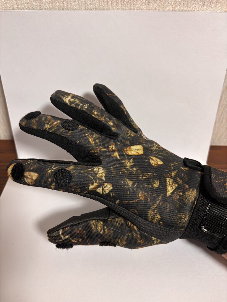 フィッシンググローブ 手の甲側 フィット感 グリップ