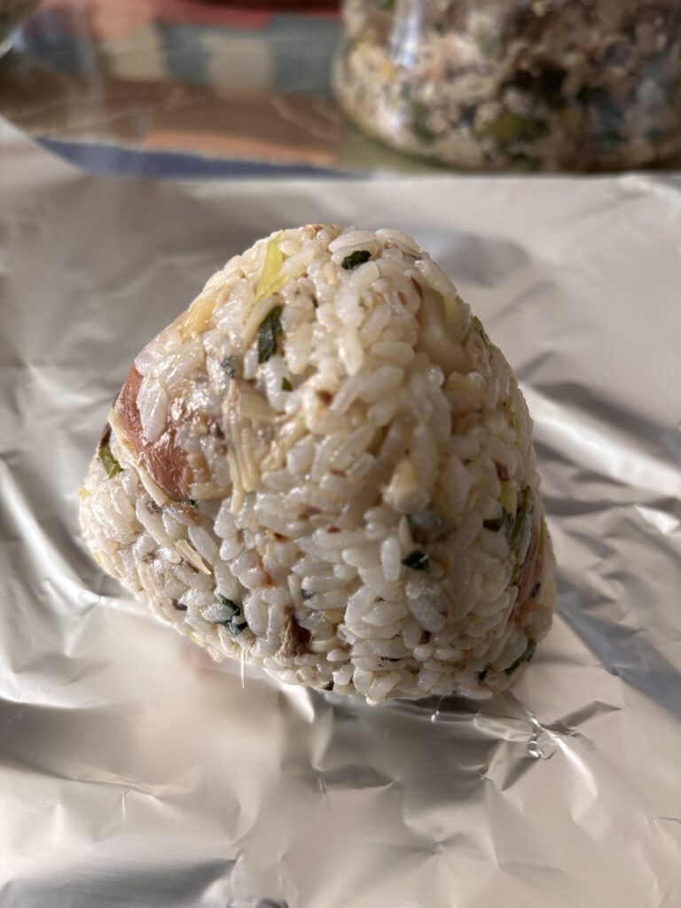 マイワシの薬味混ぜご飯のおにぎり
