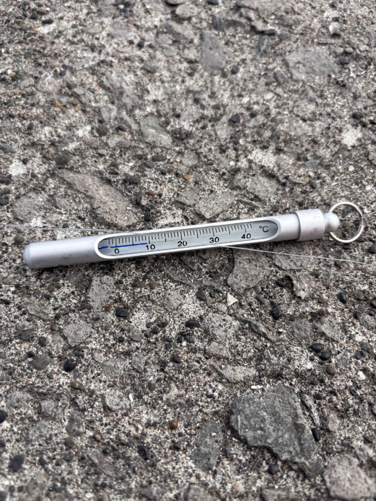 海底水温を測定したアナログ水温計